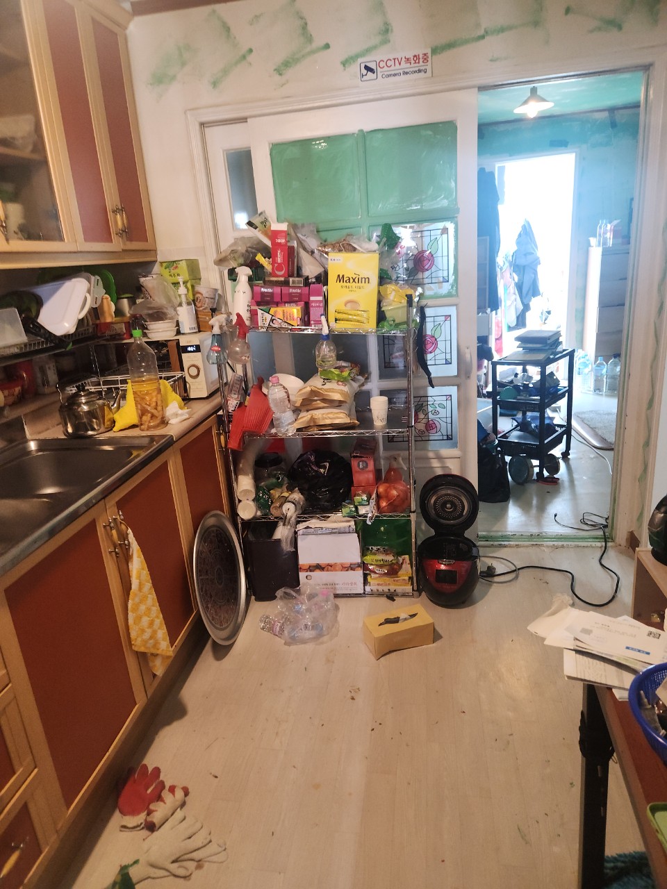 부산 수영구 쓰레기집청소 폐기물 분류 과정 사진 1